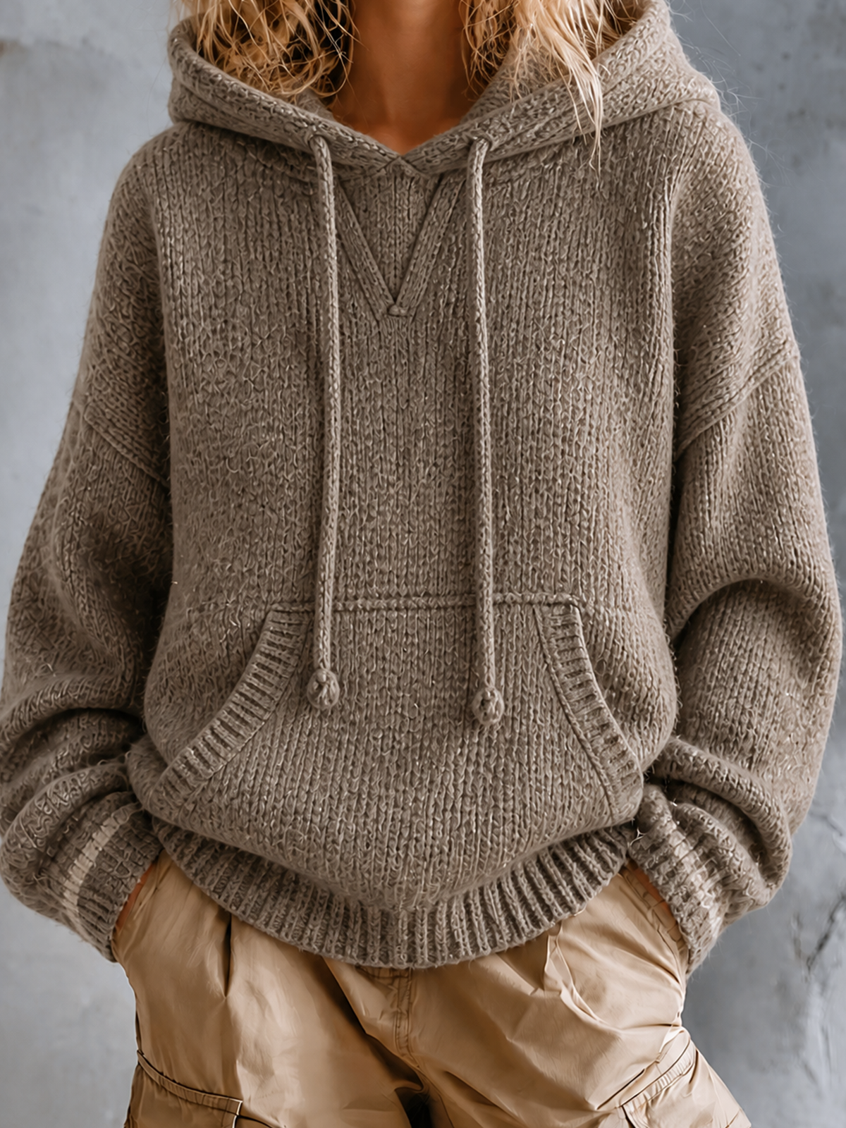 SASKIA | TAUPE HOODED SWEATER